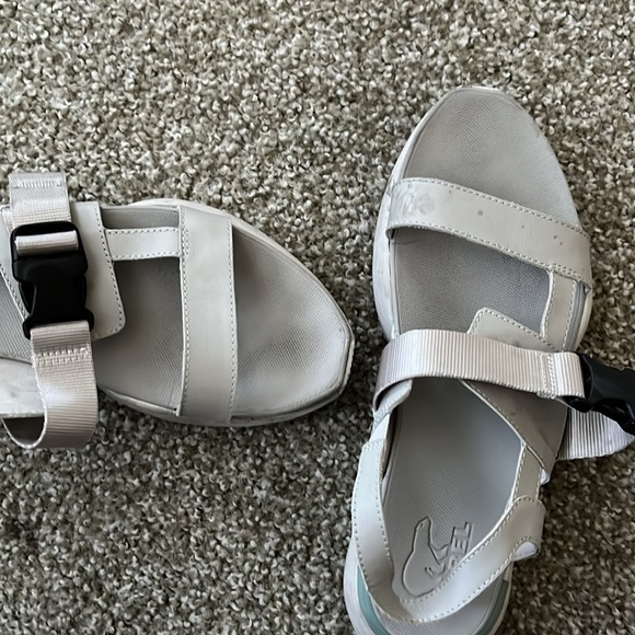 Sorel sandals Size: 9 - Picture 3 of 5